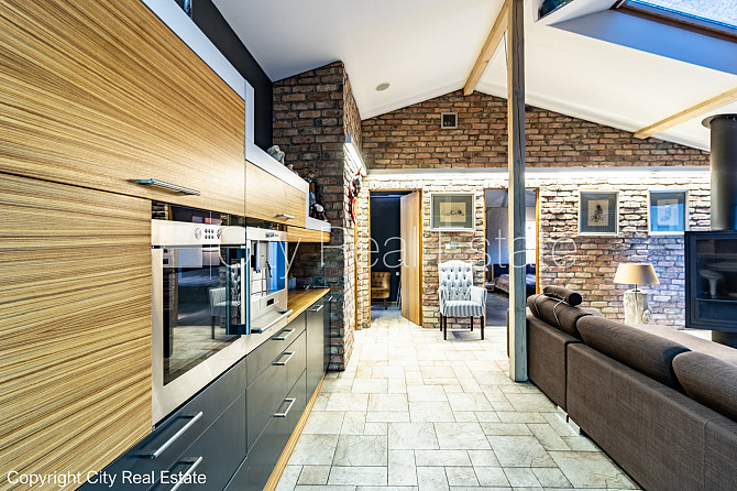 Fasādes māja, renovēta māja, ieeja no ielas, ir lifts, terase, logi vērsti mājas abās Rīga - foto 3