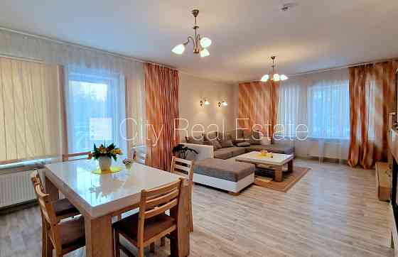 Частный дом, новостройка, благоустроенная озеленённая территория 3557 м2, въездные Юрмала