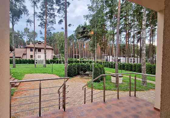 Частный дом, новостройка, благоустроенная озеленённая территория 3557 м2, въездные Юрмала