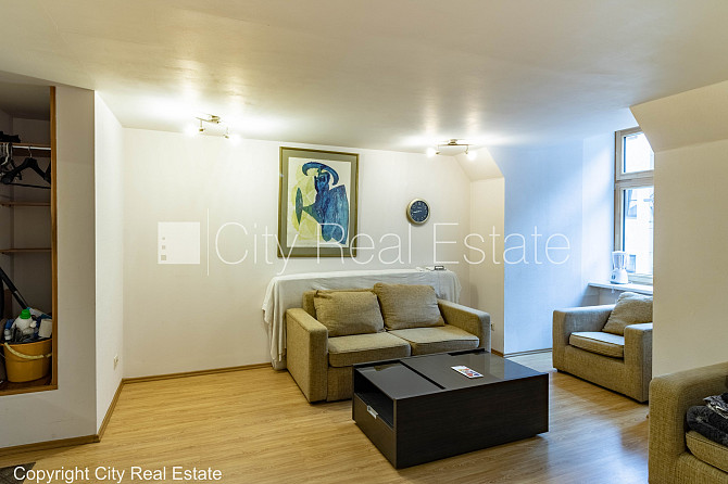 Fasādes māja, restaurēta māja, ieeja no ielas, mansards, logi vērsti mājas abās pusēs, Rīga - foto 3