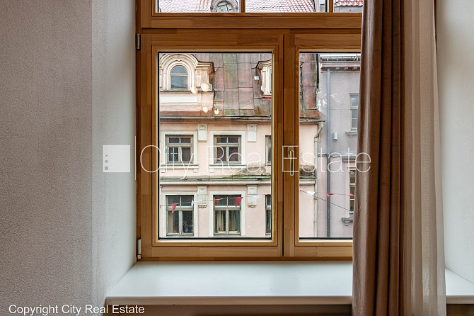 Fasādes māja, restaurēta māja, ieeja no ielas, mansards, logi vērsti mājas abās pusēs, Rīga - foto 2