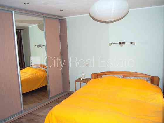 Фасадный дом, реставрированный дом, вход с улицы, лестничная клетка после Rīga