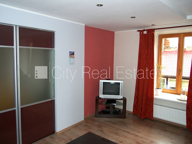 Fasādes māja, restaurēta māja, ieeja no ielas, kāpņu telpa pēc kosmētiskā remonta, logi Rīga - foto 3