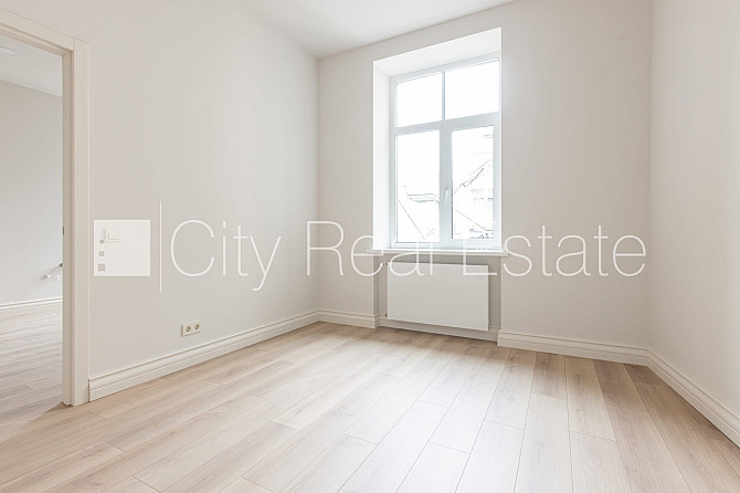 Zeme īpašumā, fasādes māja, renovēta māja, slēgts pagalms, ir lifts, kāpņu telpa pēc Rīga - foto 1