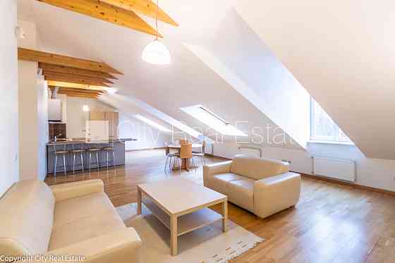 Проект - Kalpaka Residence, фасадный дом, вход с улицы, мансарда, лифт, балкон, количество Рига