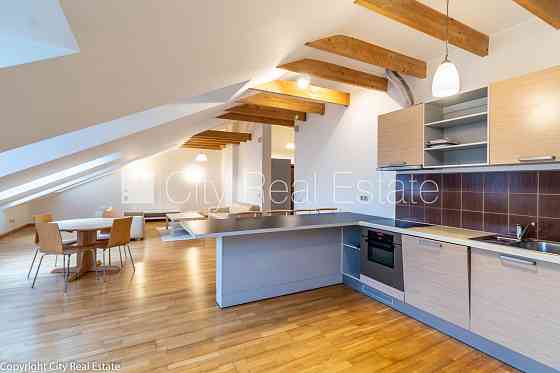 Проект - Kalpaka Residence, фасадный дом, вход с улицы, мансарда, лифт, балкон, количество Рига