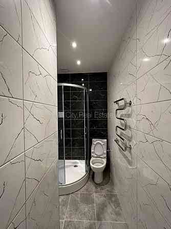 Фасадный дом, реновированный дом, благоустроенная озеленённая территория, Rīga