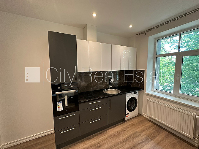 Fasādes māja, renovēta māja, labiekārtota apzaļumota teritorija, iespēja nomāt Rīga - foto 3