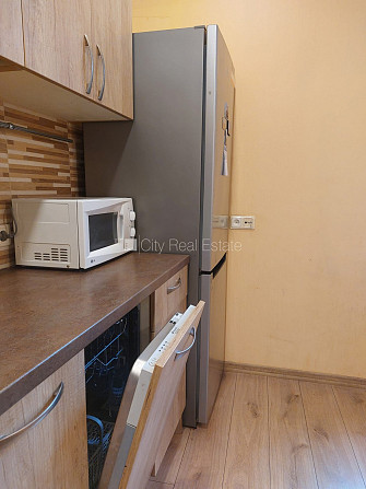 Fasādes māja, restaurēta māja, vieta automašīnai, kāpņu telpa pēc kosmētiskā remonta, Rīga - foto 2