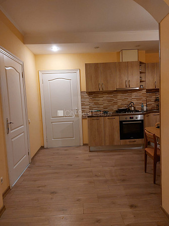 Fasādes māja, restaurēta māja, vieta automašīnai, kāpņu telpa pēc kosmētiskā remonta, Rīga - foto 8