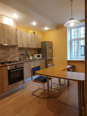 Fasādes māja, restaurēta māja, vieta automašīnai, kāpņu telpa pēc kosmētiskā remonta, Rīga - foto 1