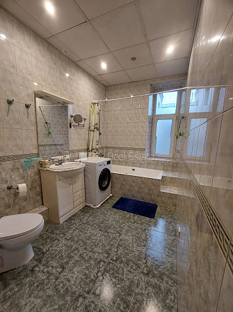 Fasādes māja, restaurēta māja, vieta automašīnai, kāpņu telpa pēc kosmētiskā remonta, Rīga - foto 5