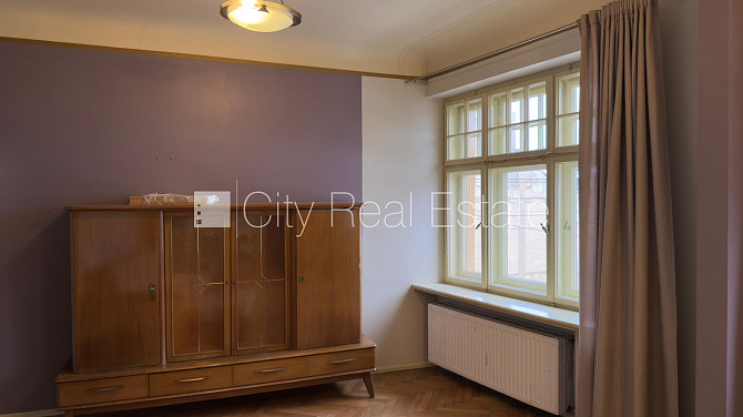 Fasādes māja, ieeja no ielas, ir lifts, balkons, studio tipa, virtuve apvienota ar viesistabu, Rīga - foto 13