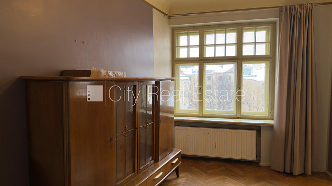 Fasādes māja, ieeja no ielas, ir lifts, balkons, studio tipa, virtuve apvienota ar viesistabu, Rīga - foto 11