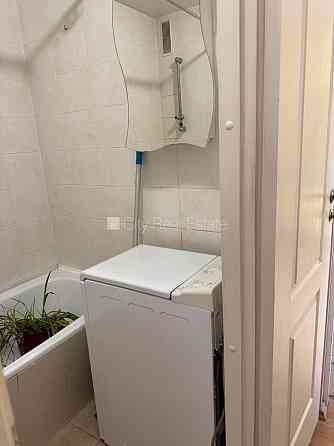 Фасадный дом, благоустроенная озеленённая территория, бесплатная стоянка во Рига