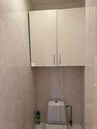 Фасадный дом, благоустроенная озеленённая территория, бесплатная стоянка во Рига