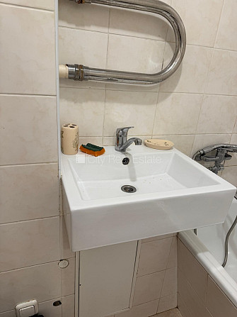 Фасадный дом, благоустроенная озеленённая территория, бесплатная стоянка во Рига - изображение 4