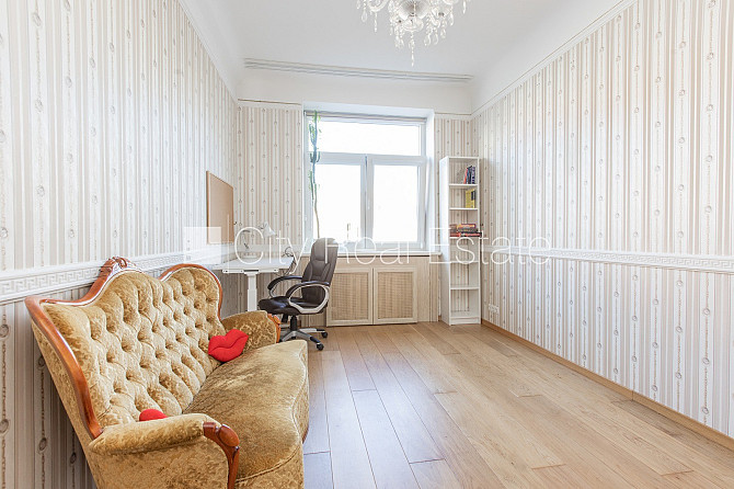 Фасадный дом, реновированный дом, место для машины, вход с улицы и со двора, Рига - изображение 17