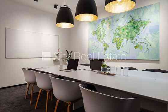 Вход со двора, газовое отопление, множество санузлов, Офисы класса А, сквозные Rīga