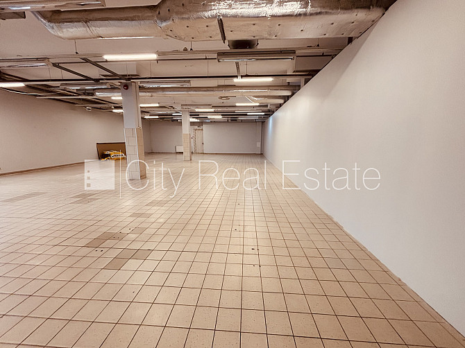 Vieta vairākām automašīnām, ieeja no ielas un pagalma, gaisa kondicionēšanas sistēma, Rīga - foto 3