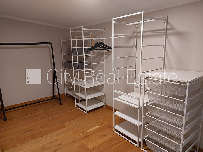 Jaunceltne, iespēja nomāt autostāvvietu, luksuss apartamenti  80 m2, ir lifts, plašs skats no Rīga - foto 9