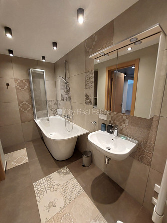 Jaunceltne, iespēja nomāt autostāvvietu, luksuss apartamenti  80 m2, ir lifts, plašs skats no Rīga - foto 10