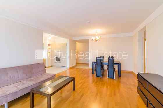 Проект - Panorama Plaza (Панорама Плаза), благоустроенный озеленённый двор, во дворе Rīga