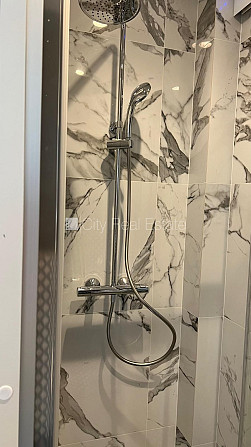 Fasādes māja, renovēta māja, slēgts pagalms, ieeja no ielas un pagalma, kāpņu telpa pēc Rīga - foto 13