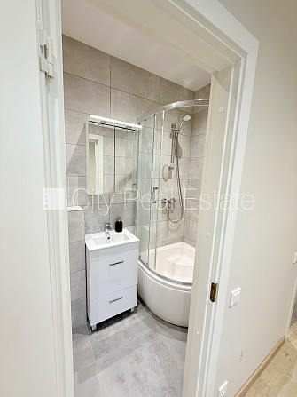 Fasādes māja, renovēta māja, slēgts pagalms, iežogota teritorija, bezmaksas stāvvieta Rīga - foto 11