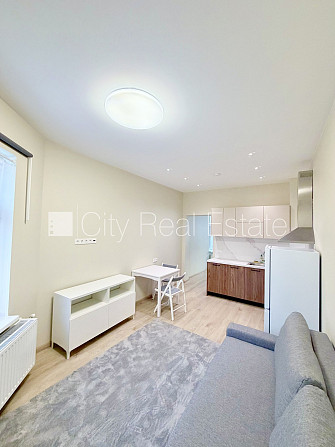 Fasādes māja, renovēta māja, slēgts pagalms, iežogota teritorija, bezmaksas stāvvieta Rīga - foto 5