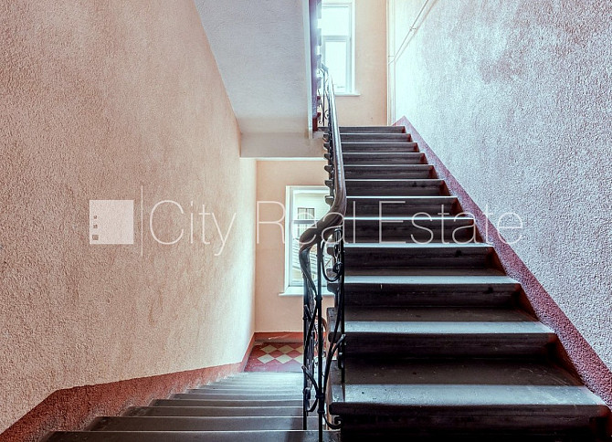 Здание во дворе, кирпичные стены, фасад с декоративной штукатуркой, Рига - изображение 17