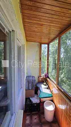 Лестничная клетка после косметического ремонта, лоджия, изолированные комнаты 2 Rīga