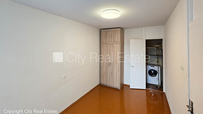 Kāpņu telpa pēc kosmētiskā remonta, lodžija, istabas izolētas 2 gab., centrālā apkure, Rīga - foto 11