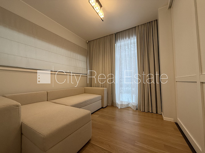 Новостройка, кирпичные стены, благоустроенная озеленённая территория, закрытая Юрмала - изображение 4