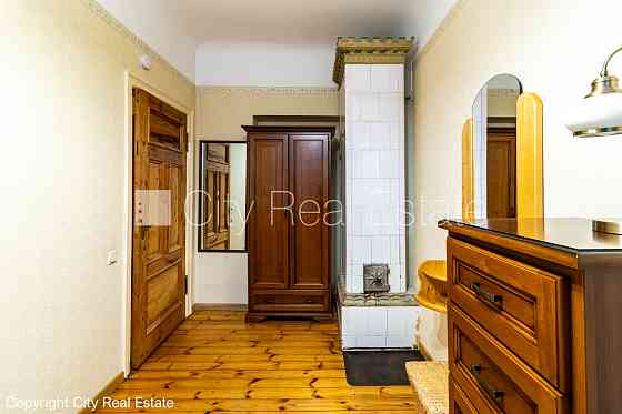 Дом во дворе, закрытый двор, место для машины, студио, кухня объединена с Rīga