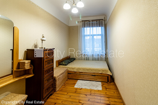 Дом во дворе, закрытый двор, место для машины, студио, кухня объединена с Рига - изображение 4