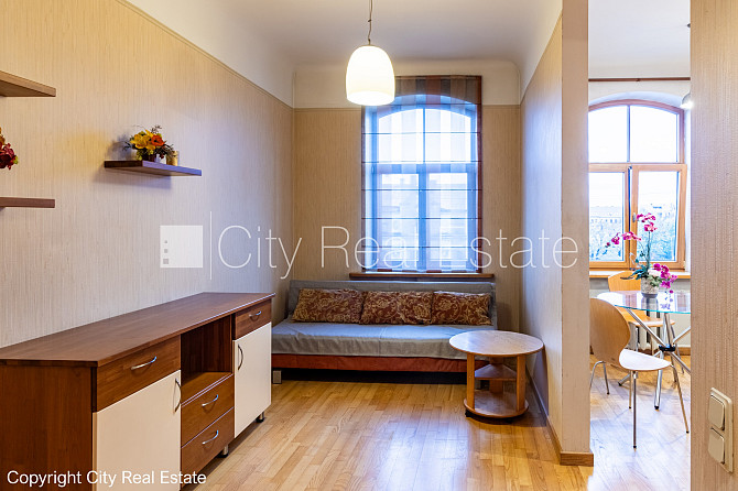 Дом во дворе, закрытый двор, место для машины, студио, кухня объединена с Рига - изображение 2