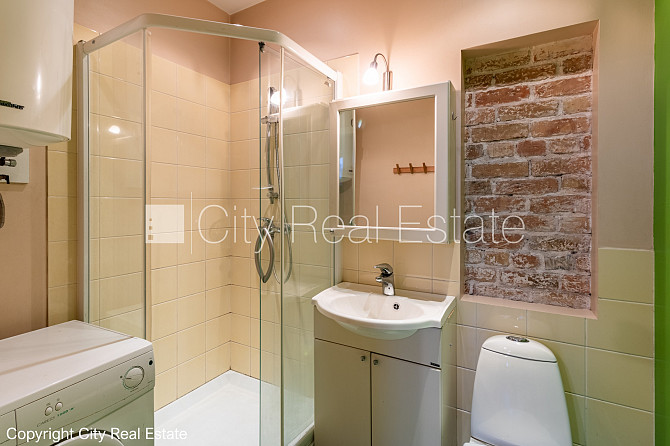 Дом во дворе, закрытый двор, место для машины, студио, кухня объединена с Рига - изображение 10