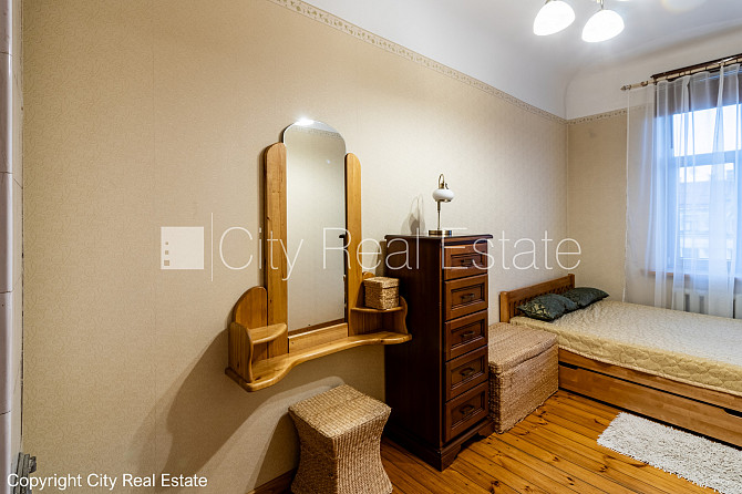 Дом во дворе, закрытый двор, место для машины, студио, кухня объединена с Рига - изображение 5