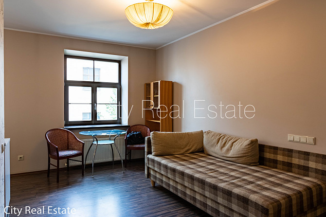 Pagalma ēka, renovēta māja, labiekārtota apzaļumota teritorija, iespēja nomāt Rīga - foto 1