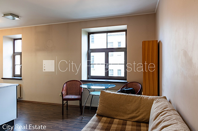 Pagalma ēka, renovēta māja, labiekārtota apzaļumota teritorija, iespēja nomāt Rīga - foto 3