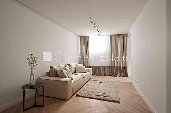 Реновированный дом, благоустроенный озеленённый двор, закрытый двор, одна Rīga