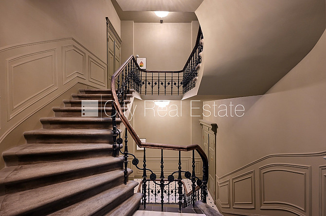 Renovēta māja, labiekārtots apzaļumots pagalms, slēgts pagalms, viena istaba izolēta, studio Rīga - foto 11