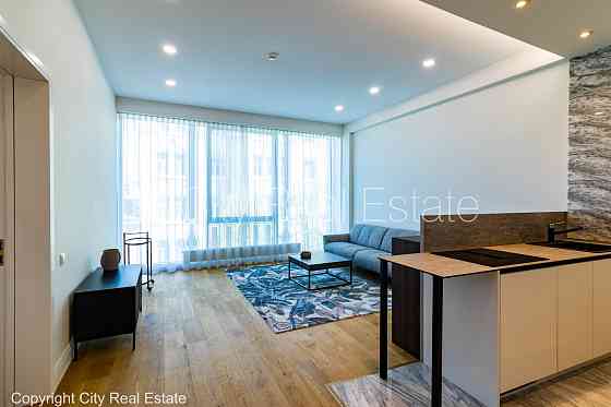 Новостройка, фасадный дом, вход со двора, лифт, лестничная клетка после Rīga