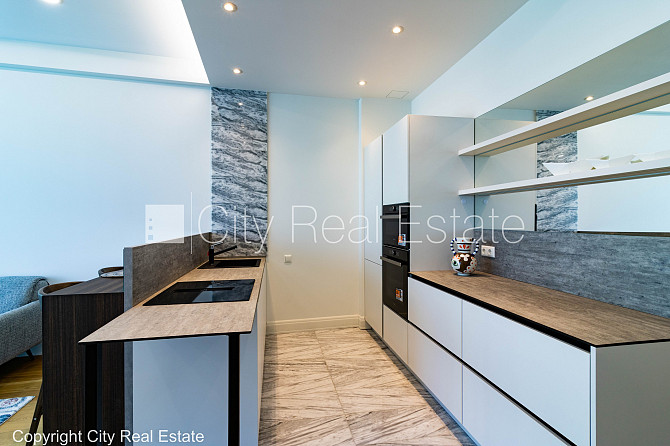 Jaunceltne, fasādes māja, ieeja no pagalma, ir lifts, kāpņu telpa pēc kapitālā remonta, Rīga - foto 5