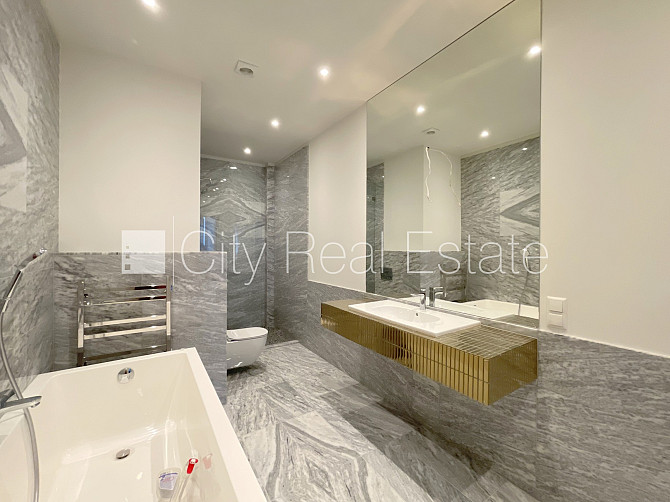 Jaunceltne, fasādes māja, ieeja no pagalma, ir lifts, kāpņu telpa pēc kapitālā remonta, Rīga - foto 9