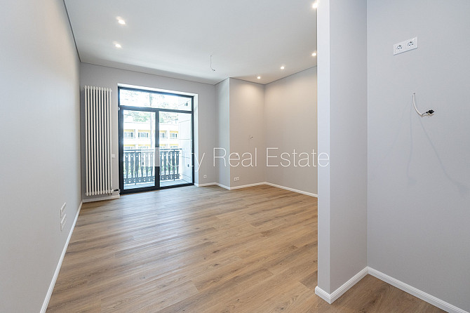 Новостройка, благоустроенная озеленённая территория, подъездная дорога покрыта Юрмала - изображение 2