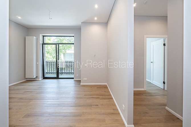 Новостройка, благоустроенная озеленённая территория, подъездная дорога покрыта Юрмала - изображение 5