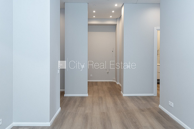 Новостройка, благоустроенная озеленённая территория, подъездная дорога покрыта Юрмала - изображение 17