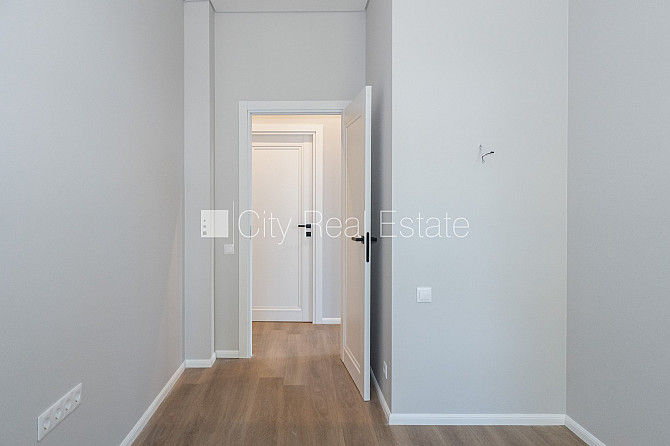 Новостройка, благоустроенная озеленённая территория, подъездная дорога покрыта Юрмала - изображение 14